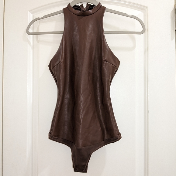 NWT SKIMS FAUX LEATHER HIGH NECK BODYSUIT IN COCOA SIZE XXS - Picture 2 of 4